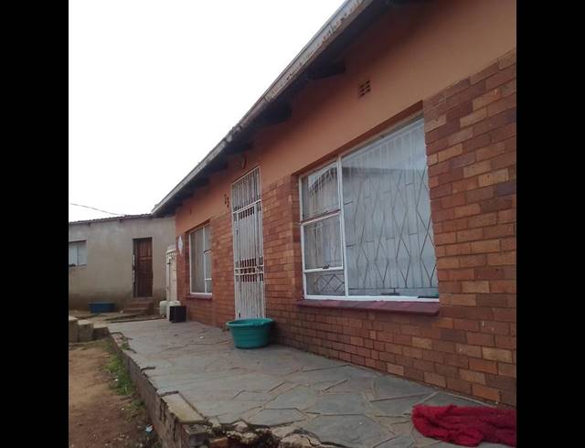 2 BEDROOM HOUSE FOR SALE IN SOUTH HILLS